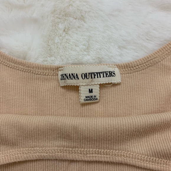 Bundle of 4 Tank Tops - Picture 8 of 11